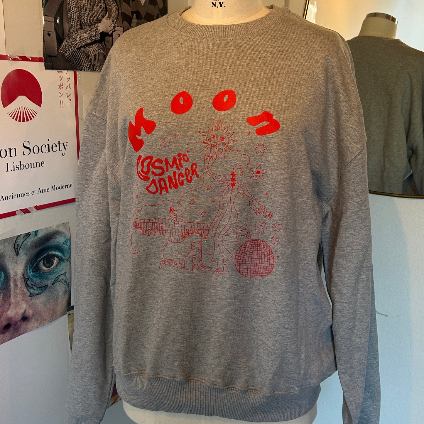 Sweat imprimé Moon Society — Cosmic Dancer gris