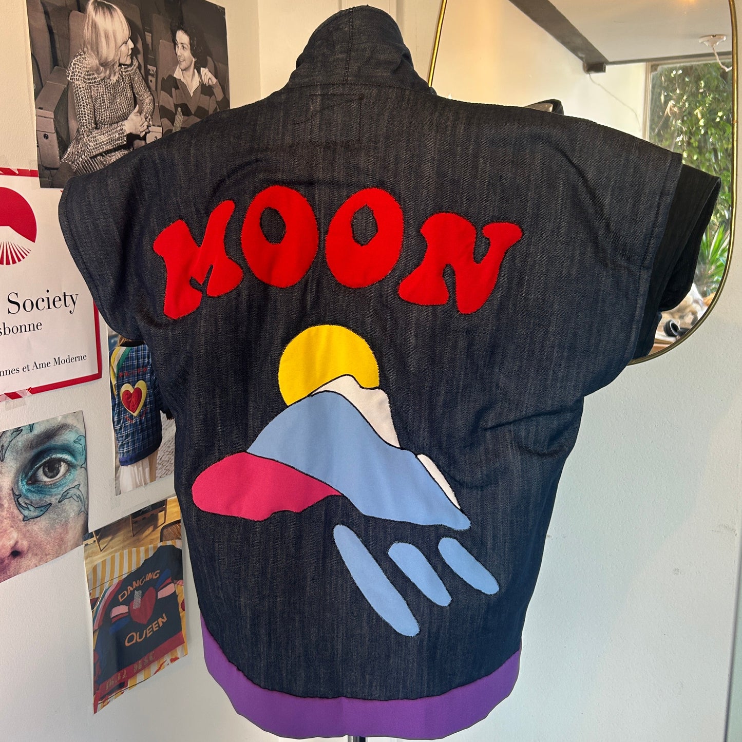 Veste sans manches brodée denim Moon Society — Mountain
